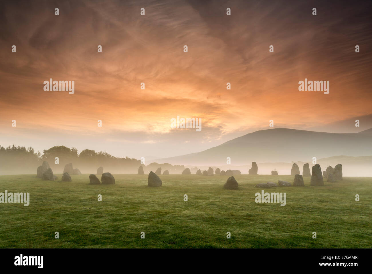 Alba a Castlerigg Stone Circle, Keswick, Cumbria, Inghilterra Foto Stock