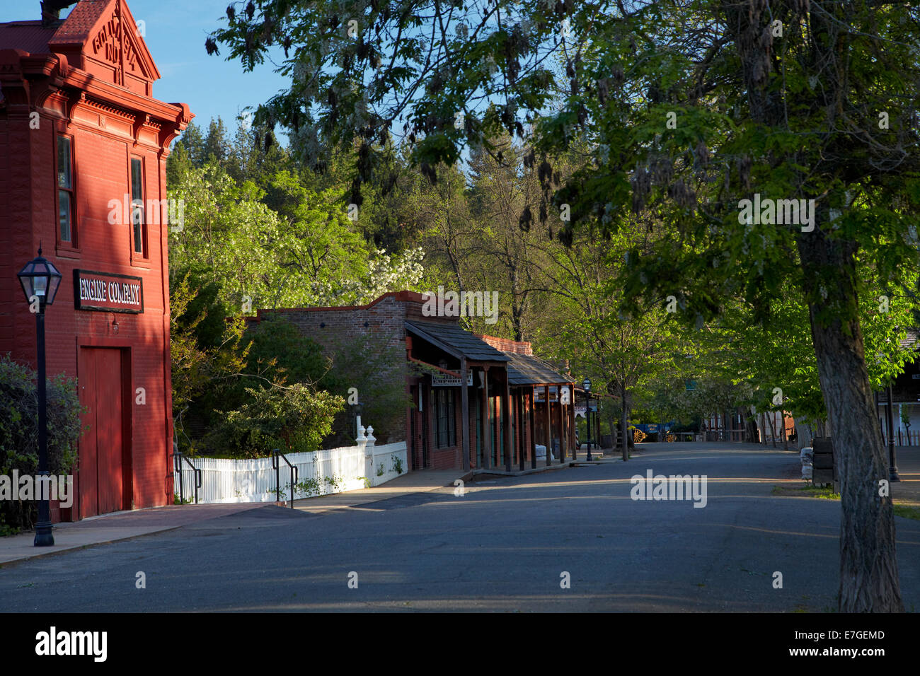 Fire House (1911), e Main Street, Columbia State Historic Park, Columbia, Tuolumne County, Sierra Nevada pedemontana, California Foto Stock
