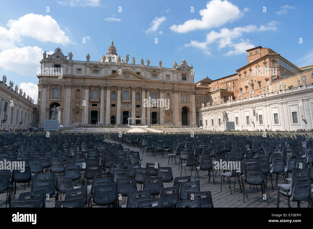 Città del Vaticano: vista frontale della Basilica di San Pietro. Foto dal 4 settembre 2014. Foto Stock