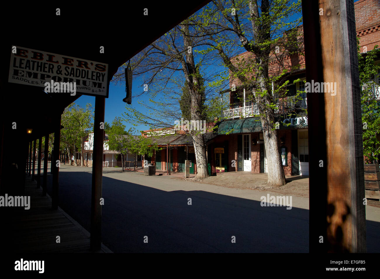 Ebler in pelle e selleria Emporium, e City Hotel (1856), Main Street, Columbia State Historic Park, Columbia, Tuolumne Coun Foto Stock