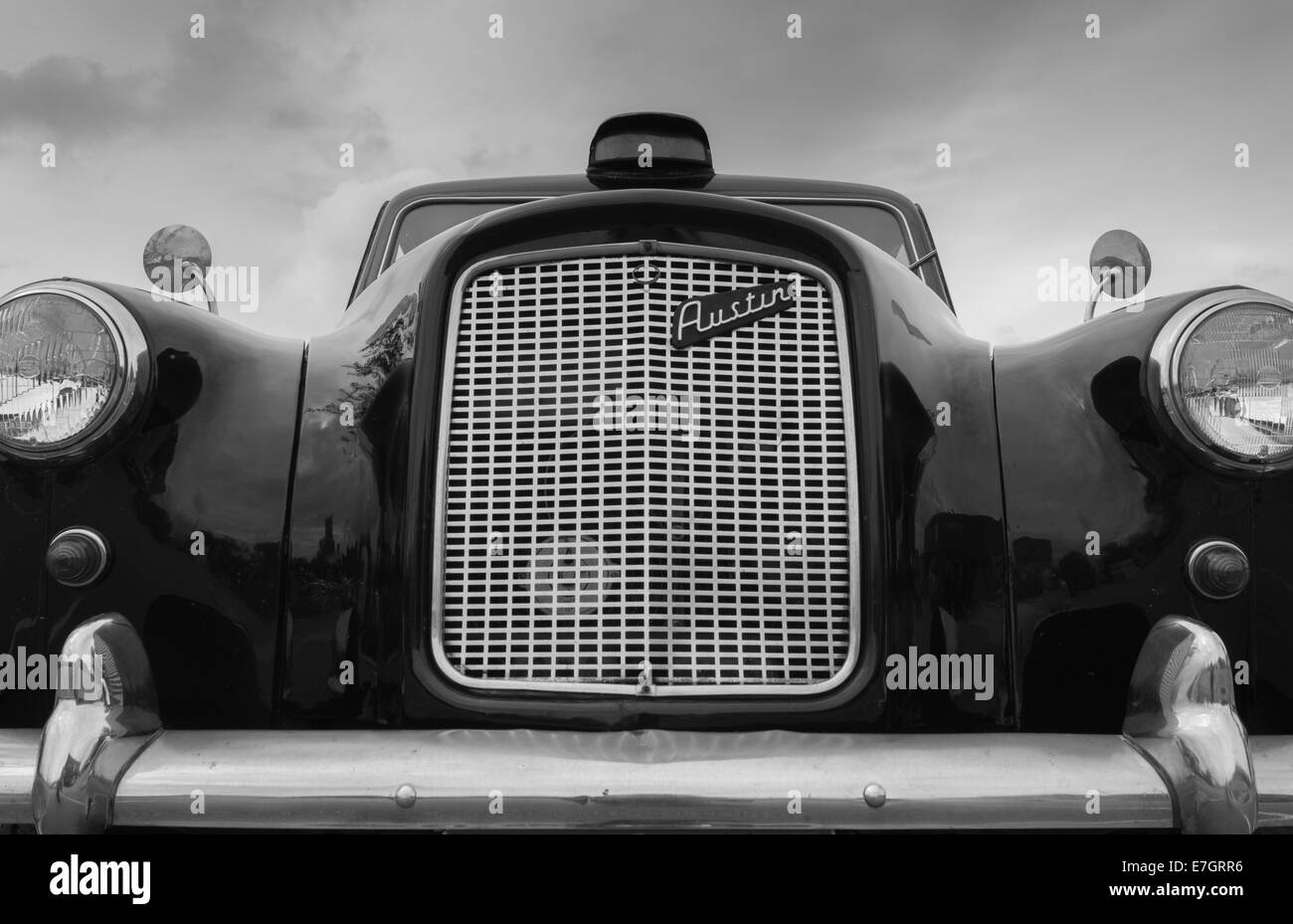 Vintage in bianco e nero Austin taxi 3 volumi. Foto Stock