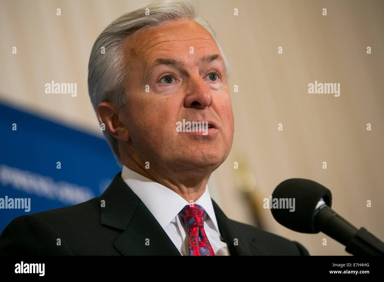 Washington DC, Stati Uniti d'America. Xvii Sep, 2014. Wells Fargo & Company Chairman, Presidente e CEO John Stumpf offre commento durante un evento presso il National Press Club nel centro cittadino di Washington, D.C. il 17 settembre 2014. Credito: Kristoffer Tripplaar/Alamy Live News Foto Stock