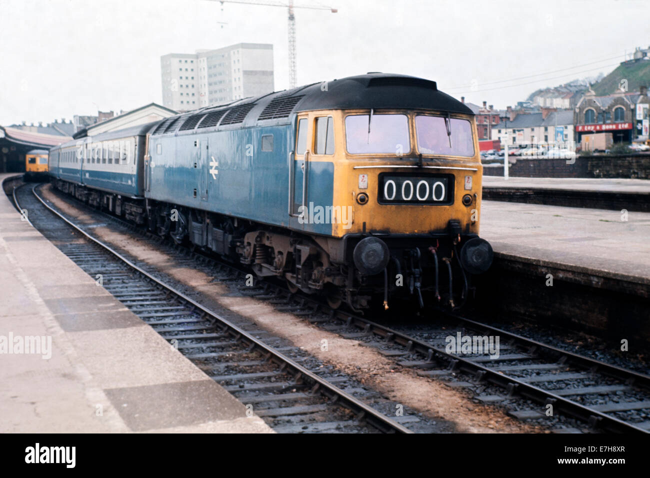 La British Rail class 47 treno diesel numero 47449 con servizio passeggeri a Swansea 1976 Foto Stock