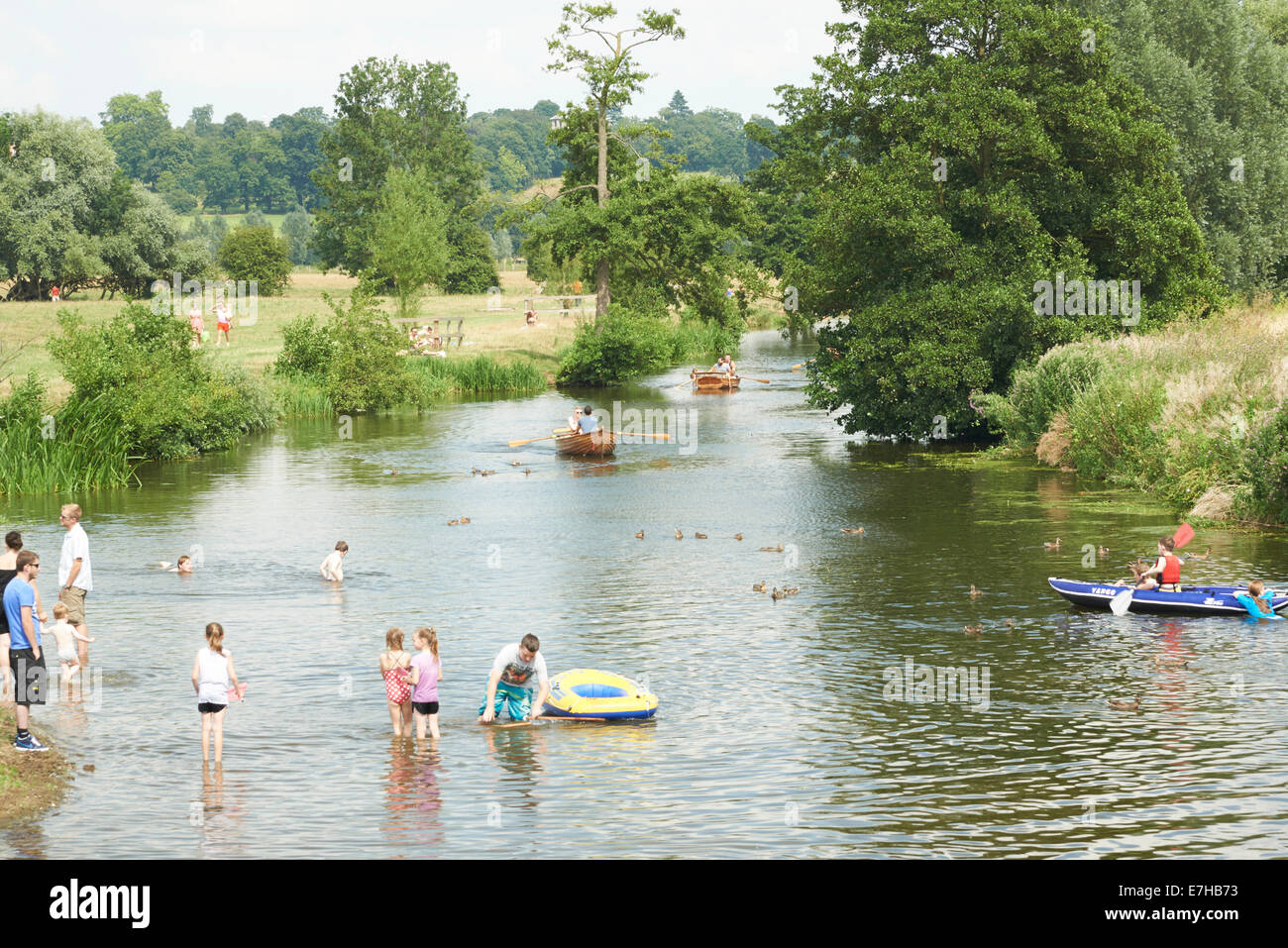 Gite in barca nel fiume Stour Essex Foto Stock