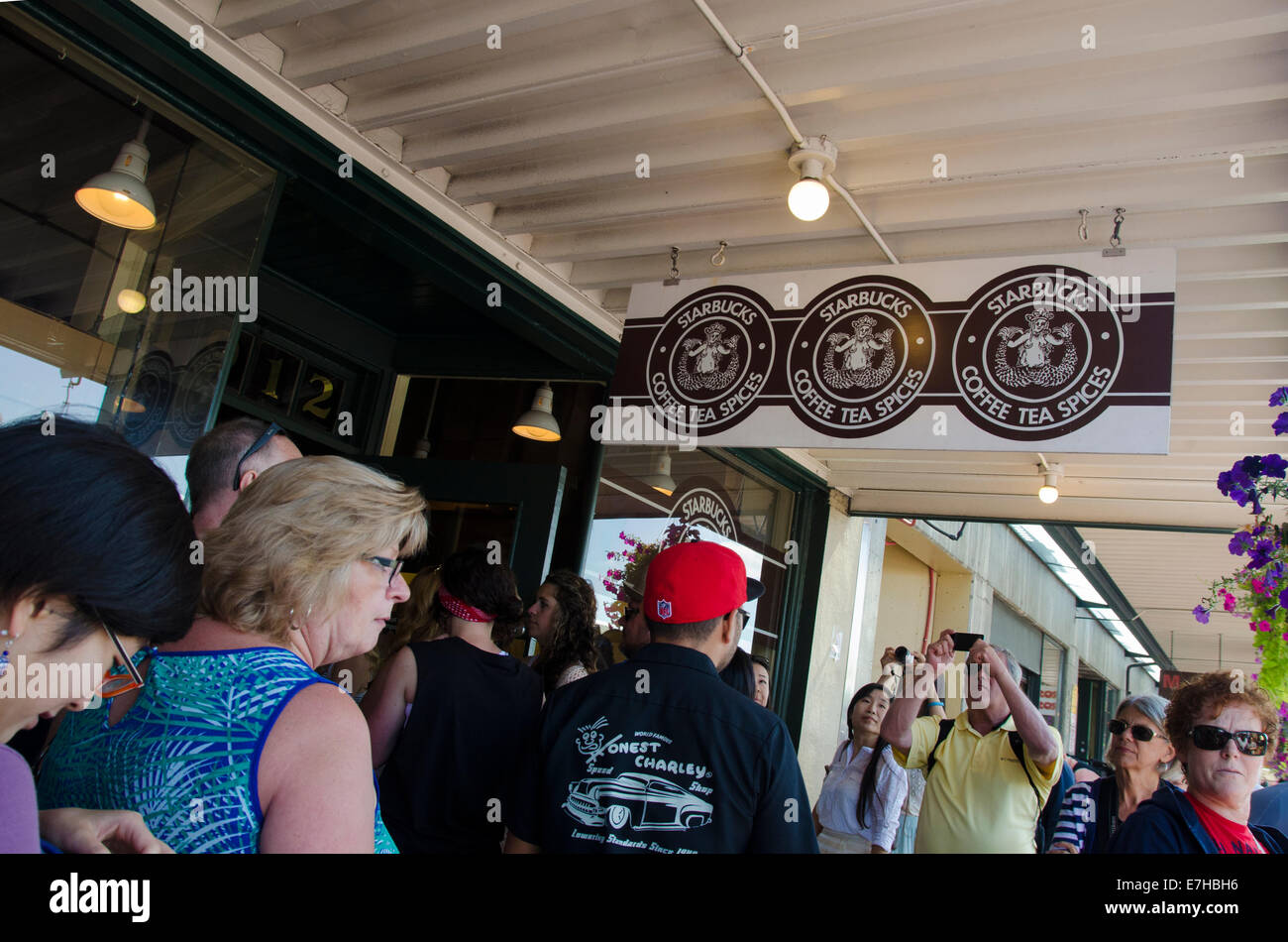 La prima mai Starbucks, il Pike Place Market, Seattle Foto Stock