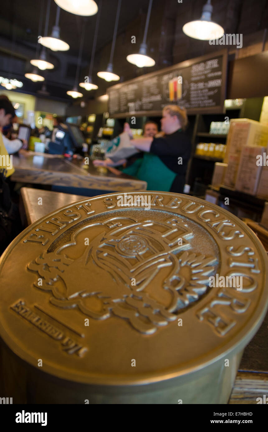 La prima mai Starbucks, il Pike Place Market, Seattle Foto Stock