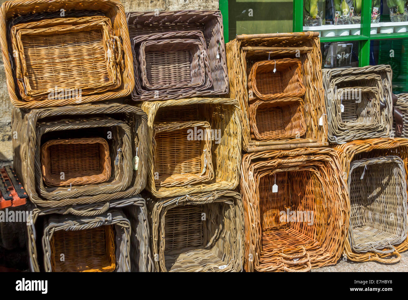 Varie ceste di tutte le forme e dimensioni e colori Foto Stock