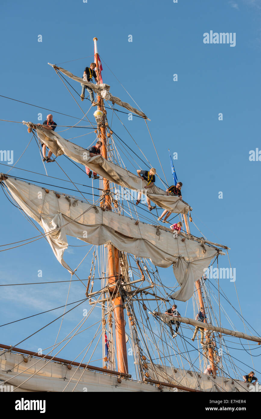 Imparare le corde in Australian addestramento alla vela di Tall Ship 'Tutti' io Foto Stock