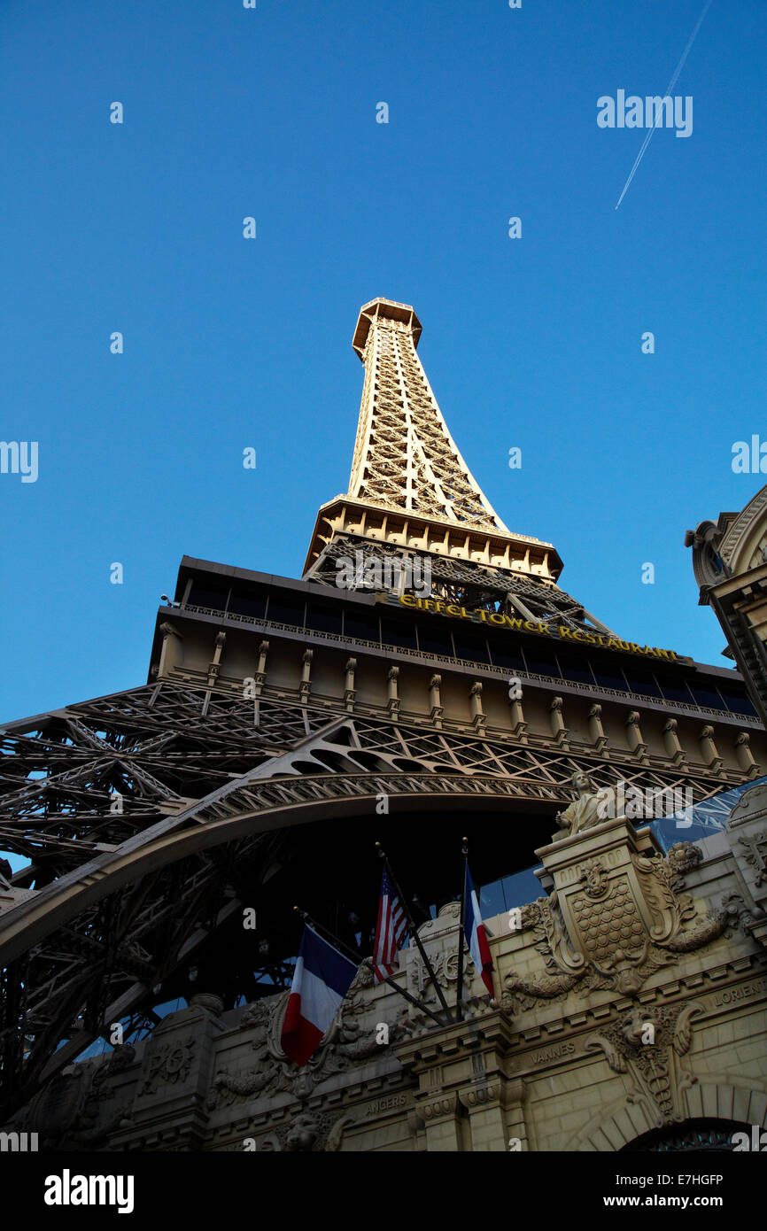 Mezza dimensione Torre Eiffel replica, Paris Las Vegas hotel e casino, Las Vegas, Nevada, STATI UNITI D'AMERICA Foto Stock
