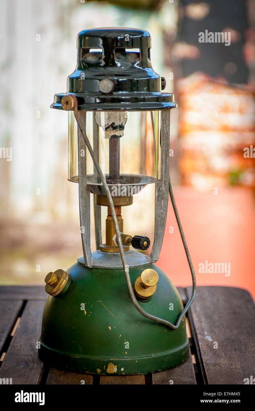 Una paraffina Vaporlux lampada, ma molto spesso noto come una lampada di  Tilley o paraffina lampada usata come una lanterna Foto stock - Alamy