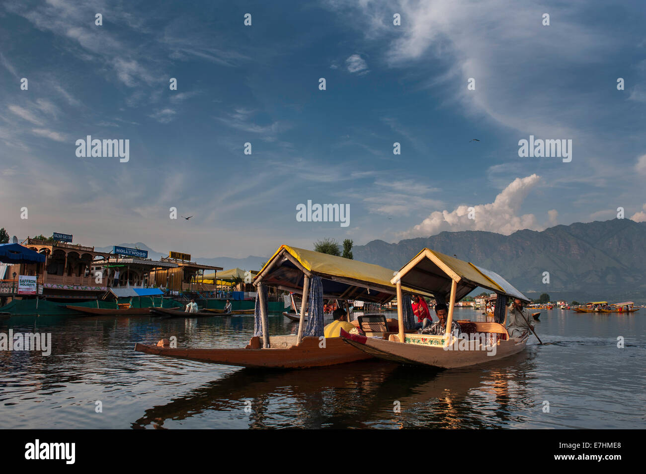 La questione del Kashmir, dal lago, Boat House boat, 'Jammu e Kashmir', Srinagar, Shikara Foto Stock