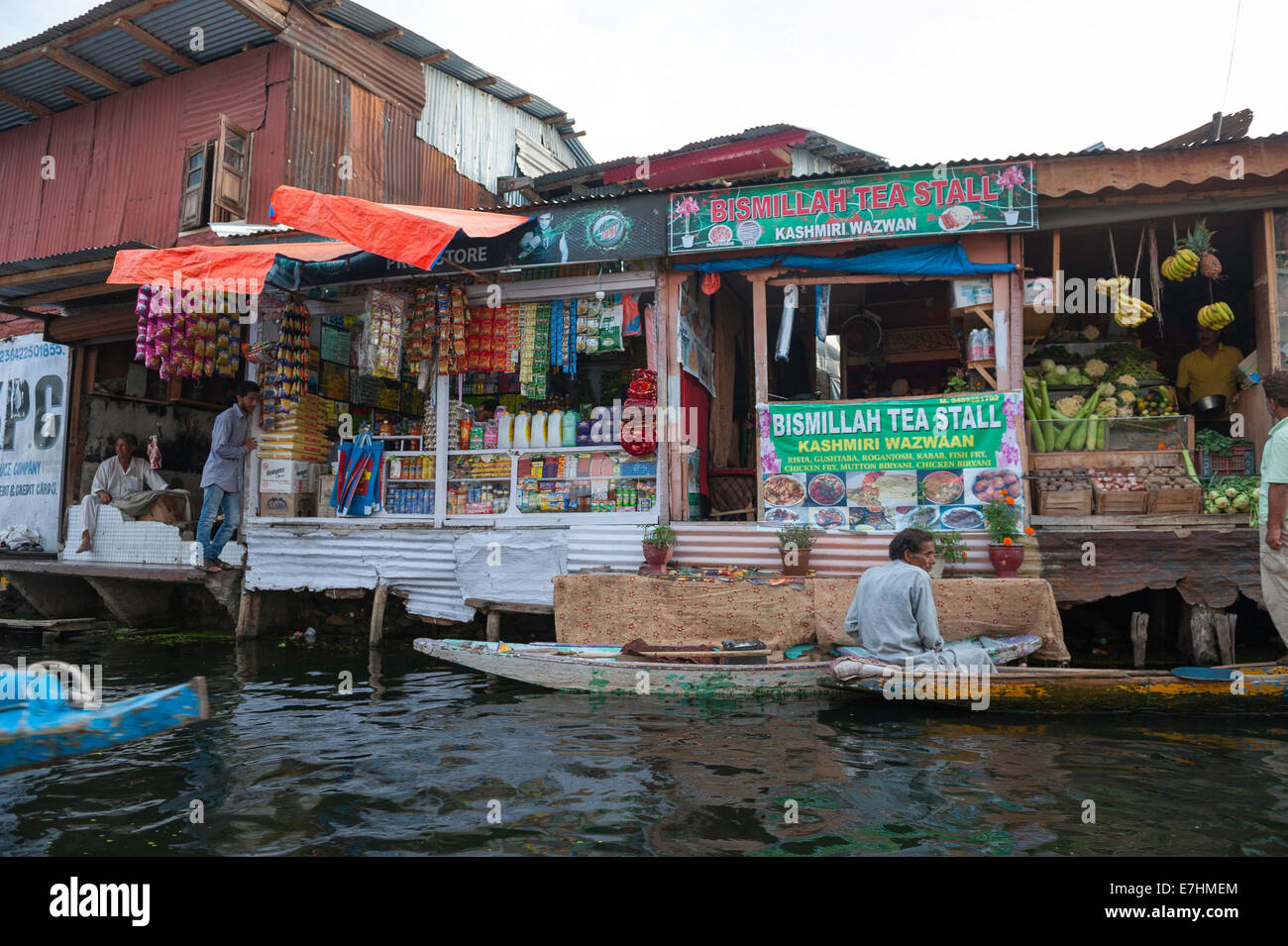 La questione del Kashmir, dal lago, Boat House boat, 'Jammu e Kashmir', Srinagar, Shikara, Shopping, Mercato Mercato Galleggiante Foto Stock