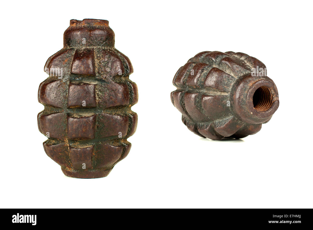 Seconda guerra mondiale hand grenade isolato su bianco Foto Stock