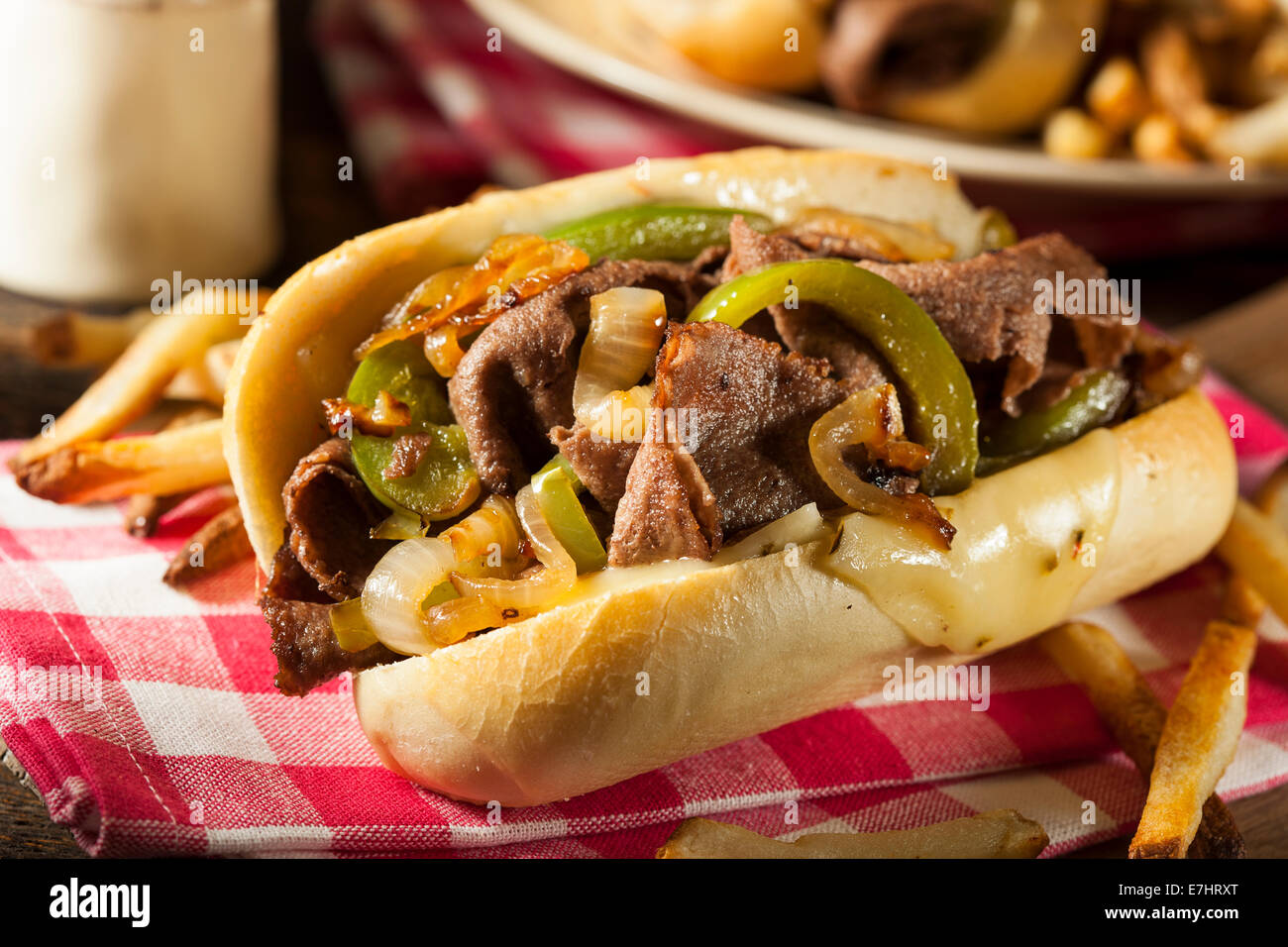 In casa Philly Cheesesteak sandwich con le cipolle e i peperoni Foto Stock