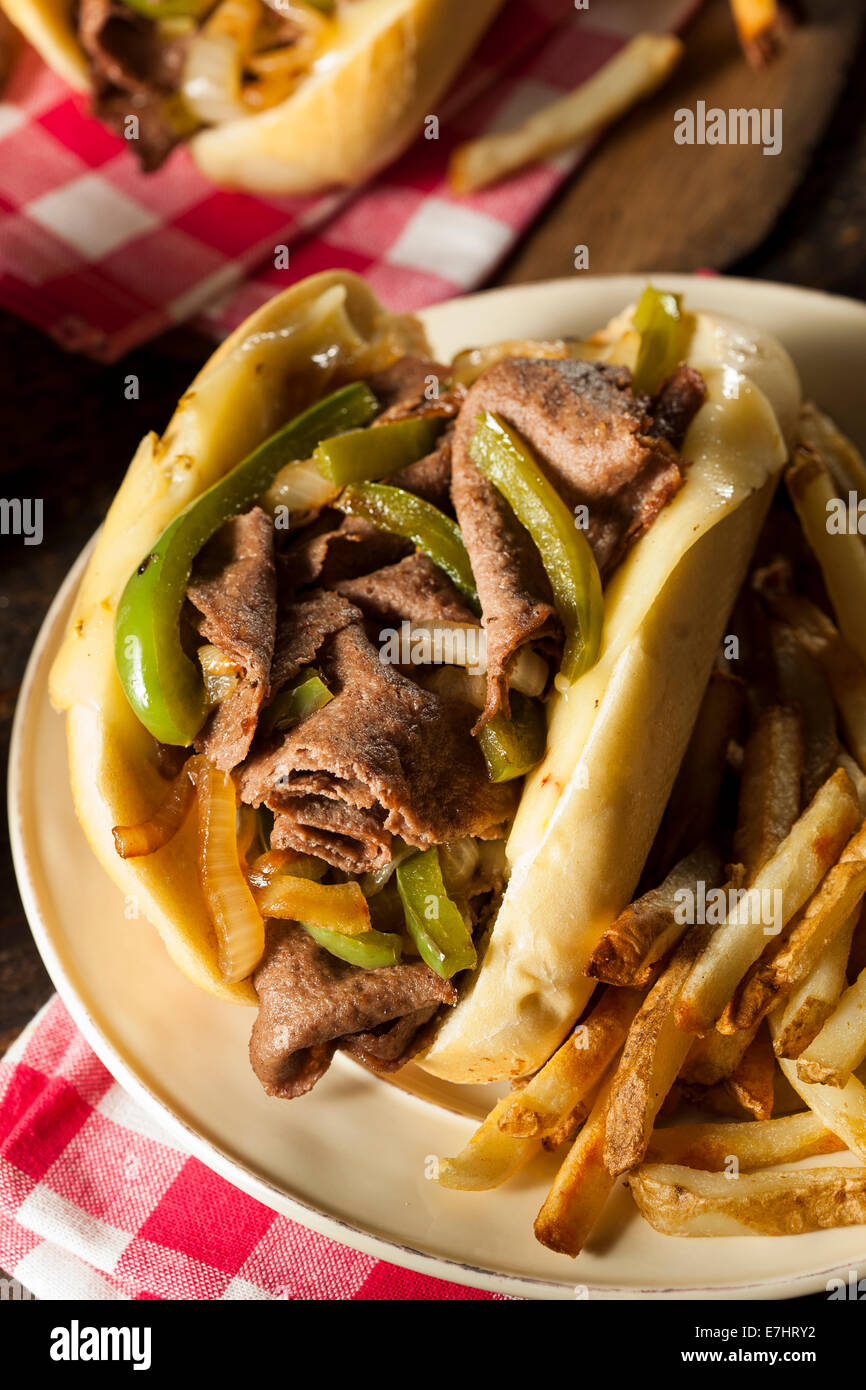 In casa Philly Cheesesteak sandwich con le cipolle e i peperoni Foto Stock