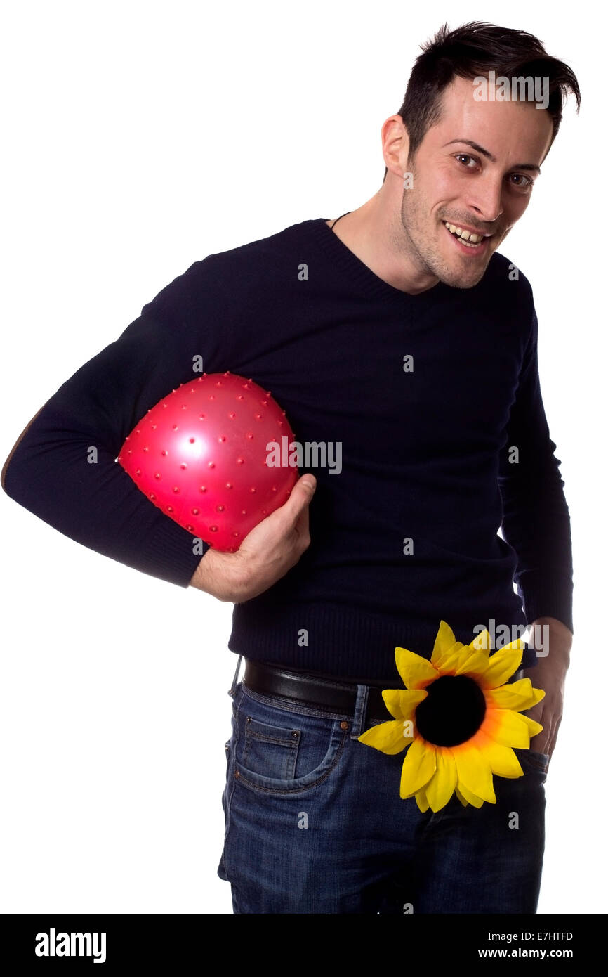 Funny Man con un unico fiore tenendo una palla isolato su bianco Foto Stock
