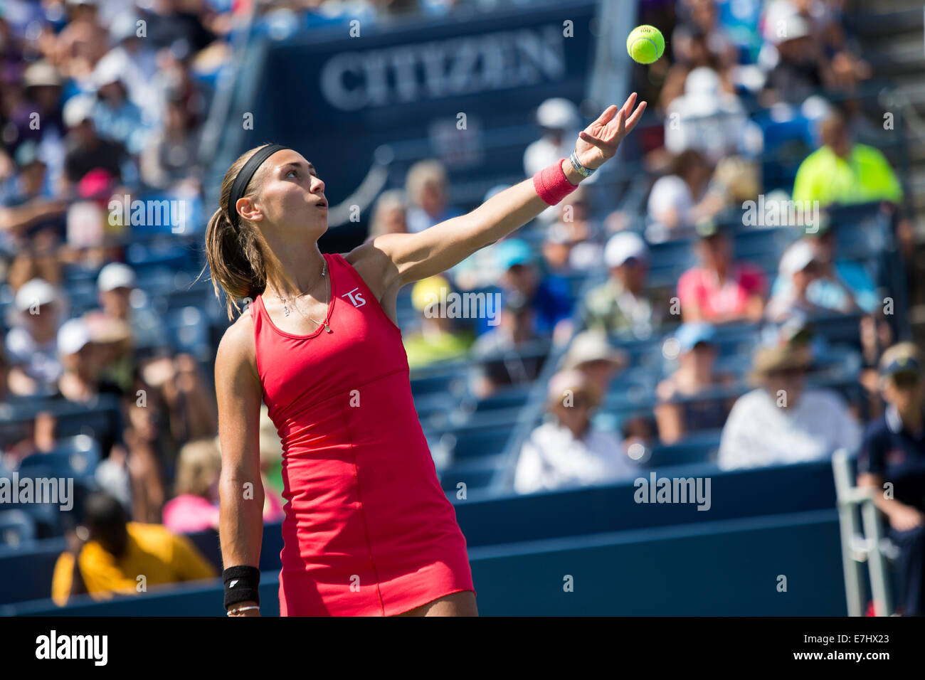 Flushing Meadows, NY, STATI UNITI D'AMERICA. Il 30 agosto, 2014. Aleksandra Krunic (SRB) nel terzo round azione a US Open Tennis Championships. Foto Stock