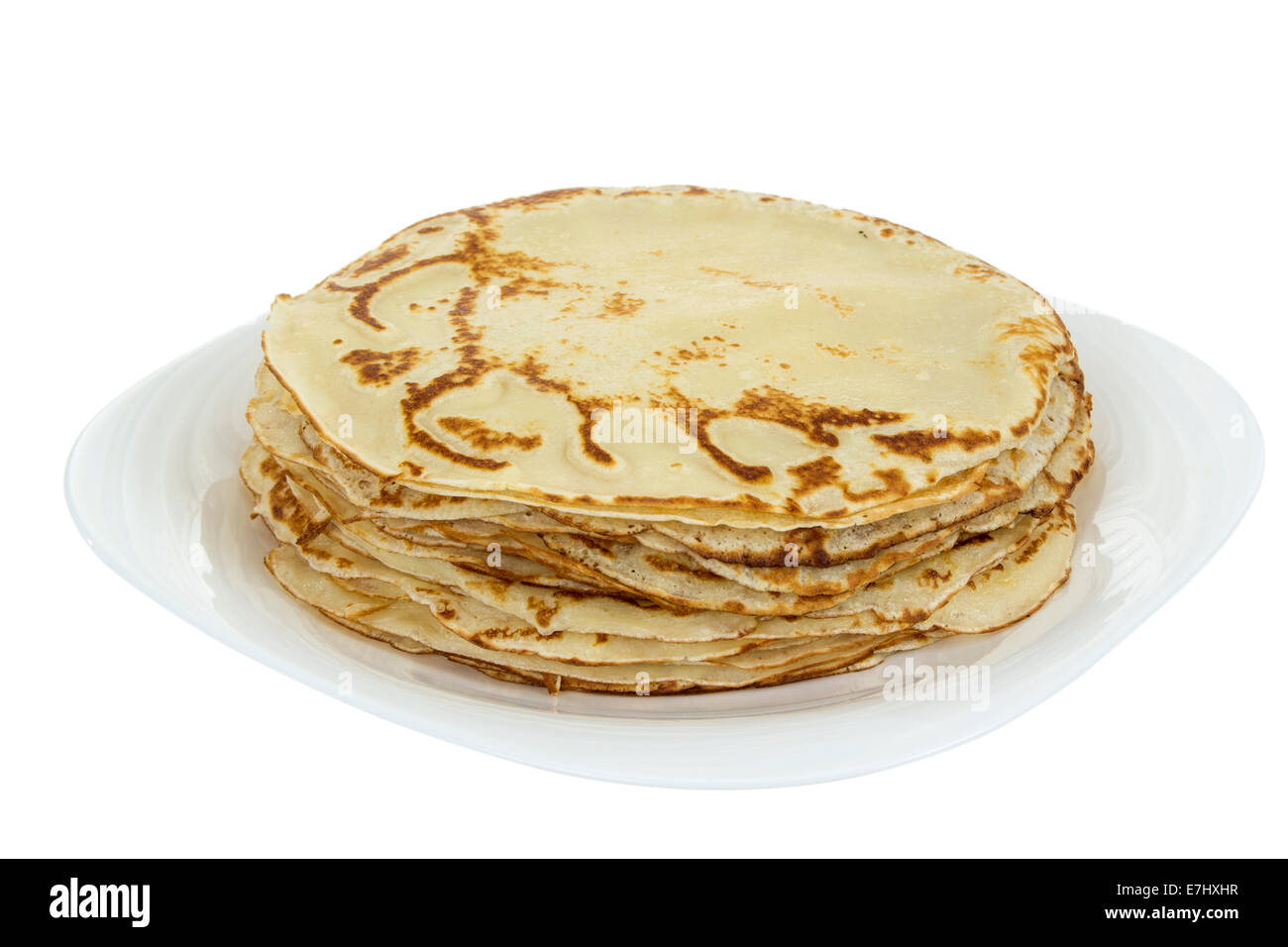 Pila di pancake una piastra isolata su sfondo bianco con tracciato di ritaglio Foto Stock