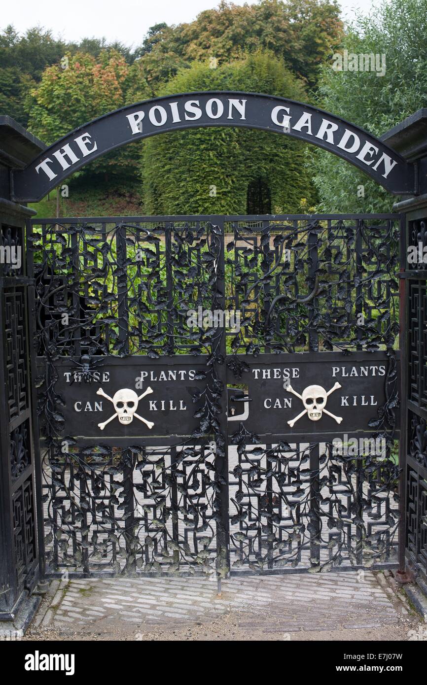 I cancelli e ingresso al Alnwick Poison Garden in Northumberland England Regno Unito Foto Stock