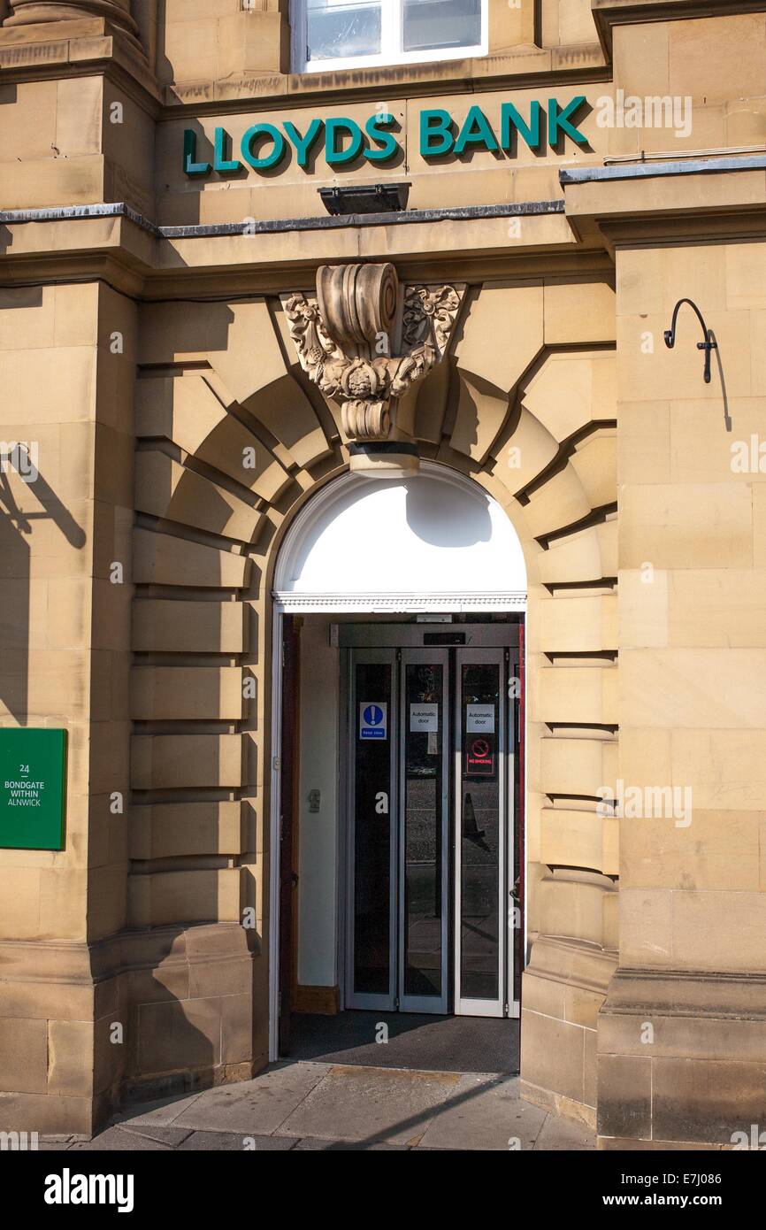 Lloyds Bank a Alnwick Northumberland England Regno Unito Foto Stock