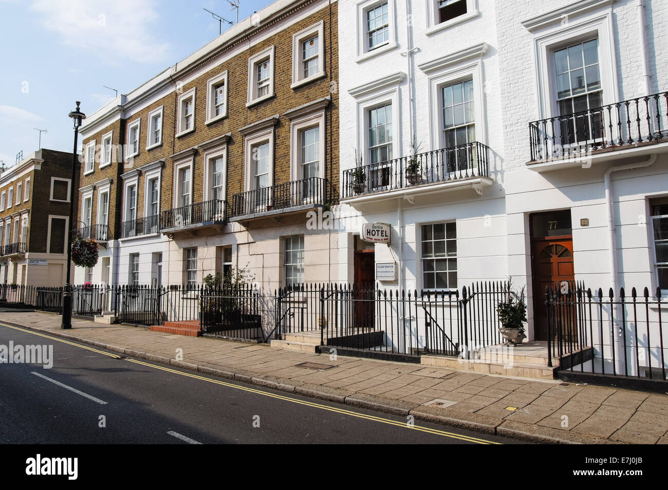 Appartamento con facciata vittoriana di case a schiera nel sud di Londra England Regno Unito Regno Unito Foto Stock