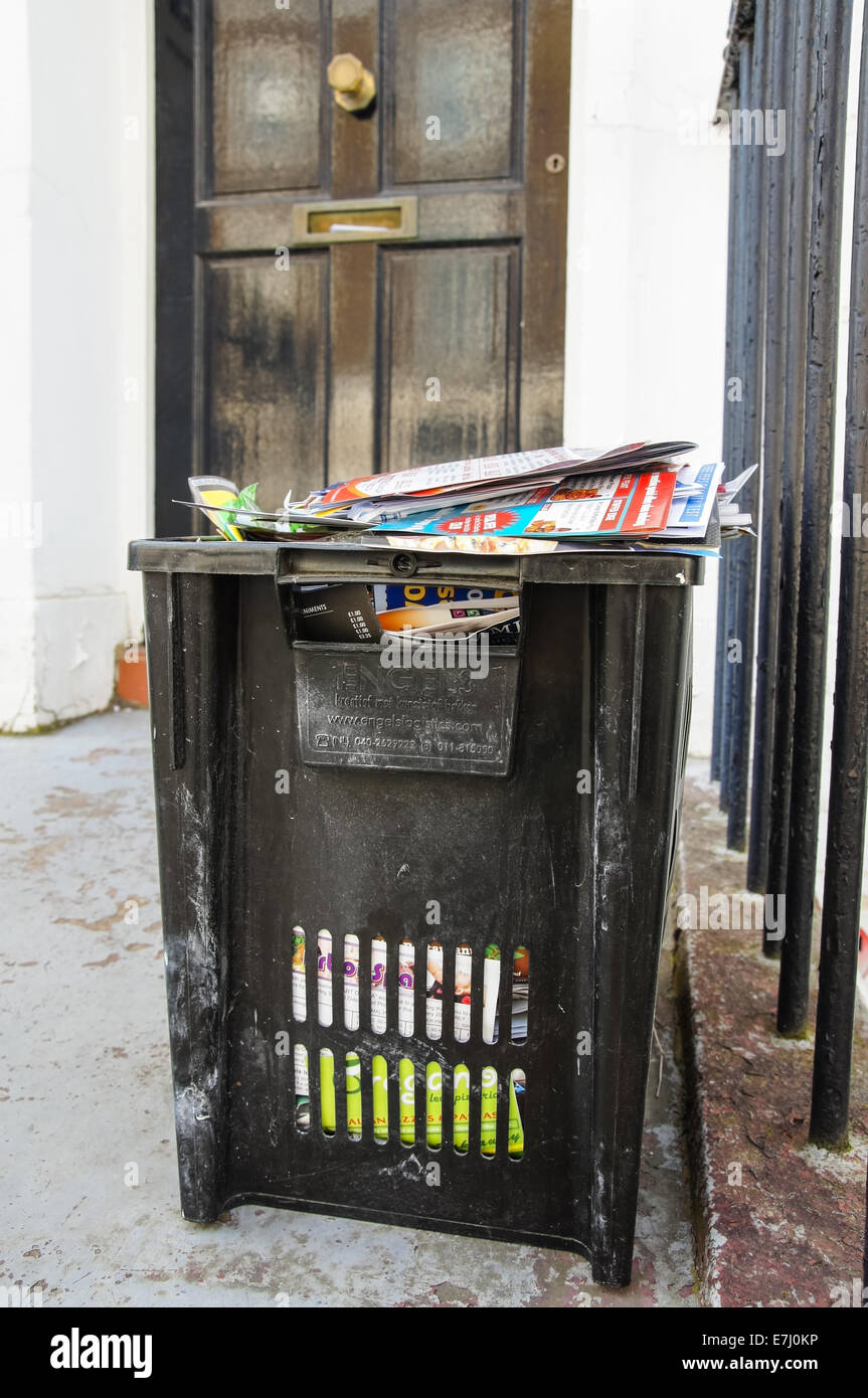 Il contenitore di riciclaggio, Londra England Regno Unito Regno Unito Foto Stock