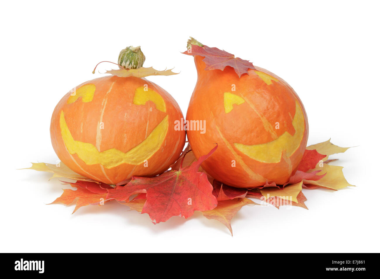 Zucche di Halloween con faccia buffa, isolato su bianco Foto Stock