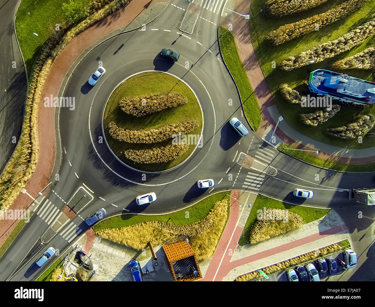 Vista aerea, rotonda con la nave "Hoppetosse' disegnati dall'artista Otmar Alt, Hamm, la zona della Ruhr, Renania settentrionale-Vestfalia Foto Stock