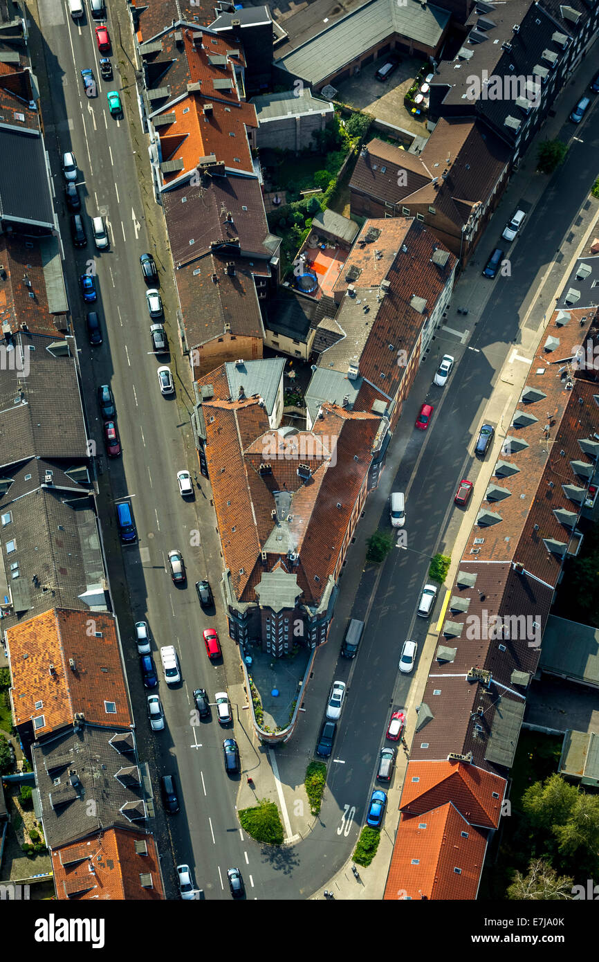 Vista aerea, Bismarckstraße strada principale, corner house, Gelsenkirchen, distretto della Ruhr, Nord Reno-Westfalia, Germania Foto Stock