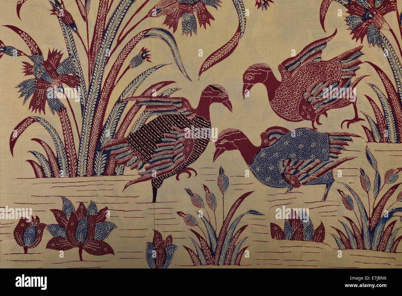 Gli uccelli acquatici, dettaglio di un sarong con influenze indoeuropeo, tulis batik dipinti a mano, batik intorno al 1930, Cirebon, Java Foto Stock