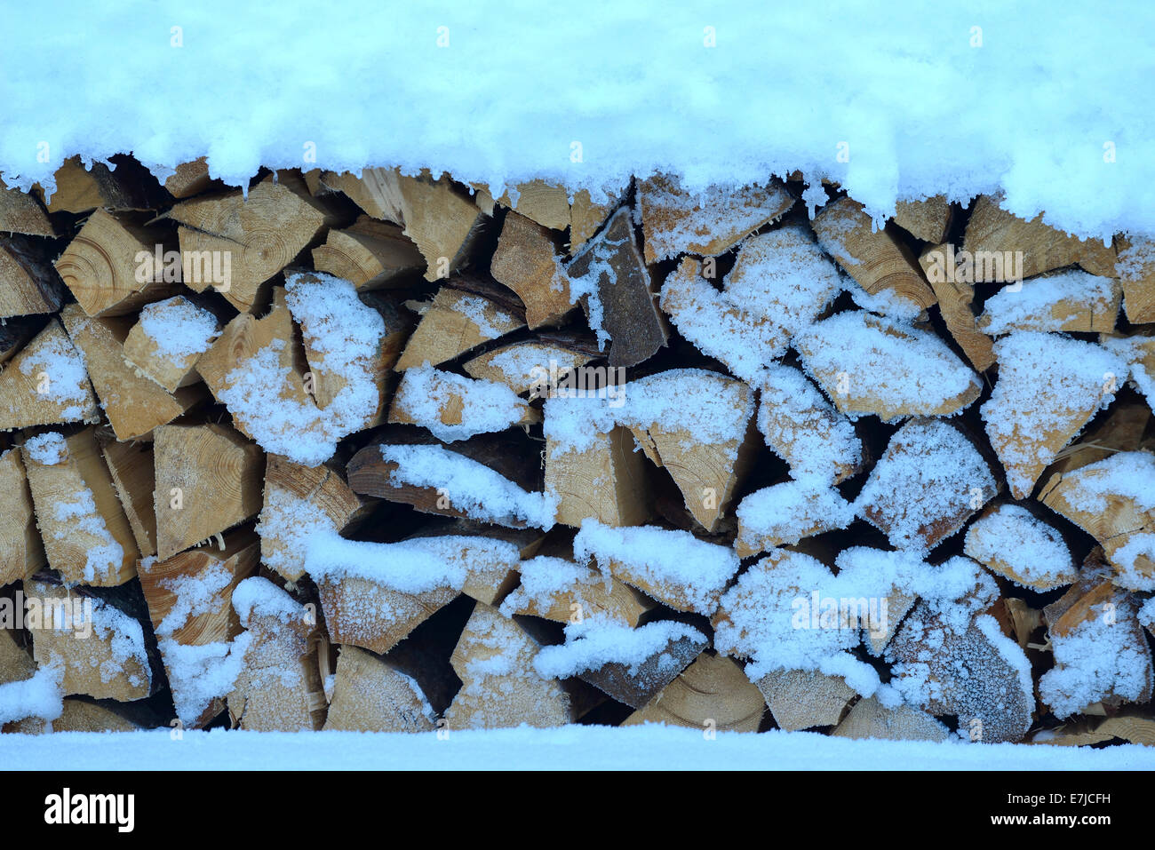 Stati Uniti d'America, Stati Uniti, America, Estremo Nord, Alaska, la pila di legno, legno, neve inverno Foto Stock