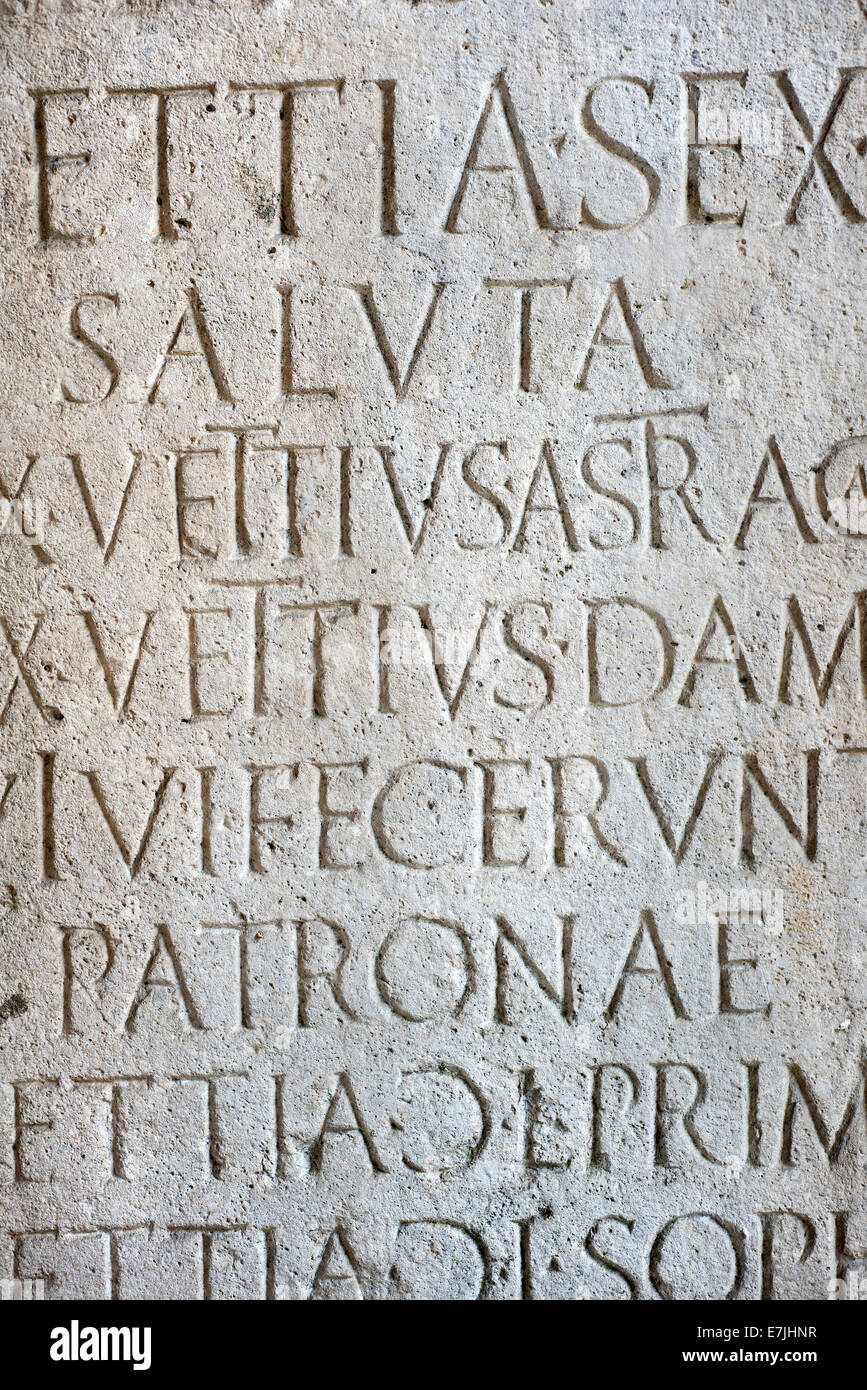 Stele romana con iscrizioni latine Foto Stock