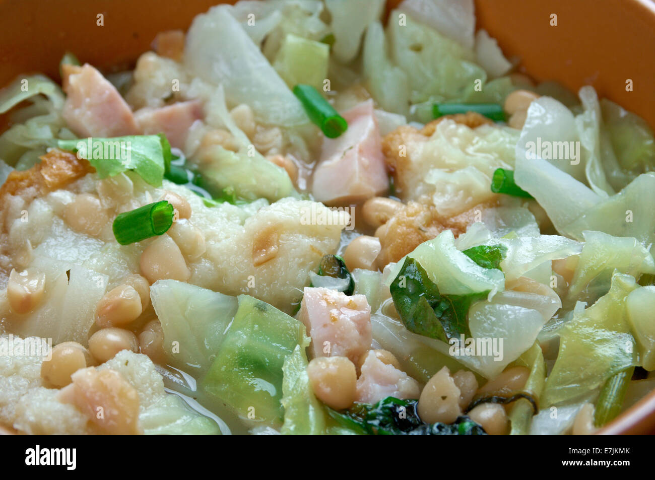 La ribollita famosa zuppa toscana, una sostanziosa potage fatto con pane e verdure Foto Stock