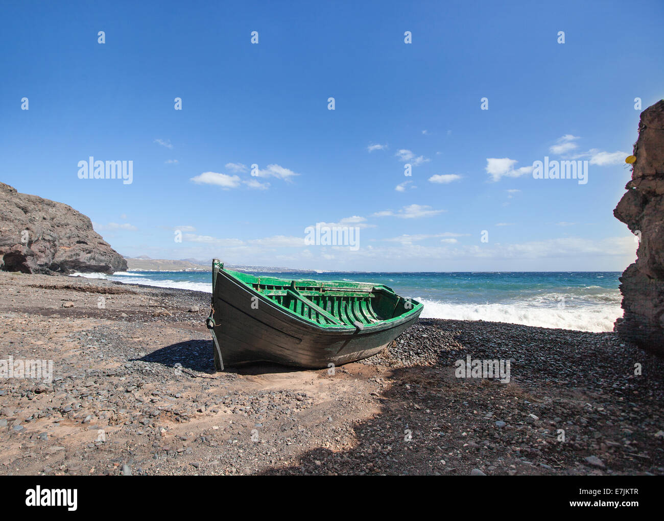 Lanzarote - la barca di legno in corrispondenza della bocca del Barranco de la Casita Foto Stock