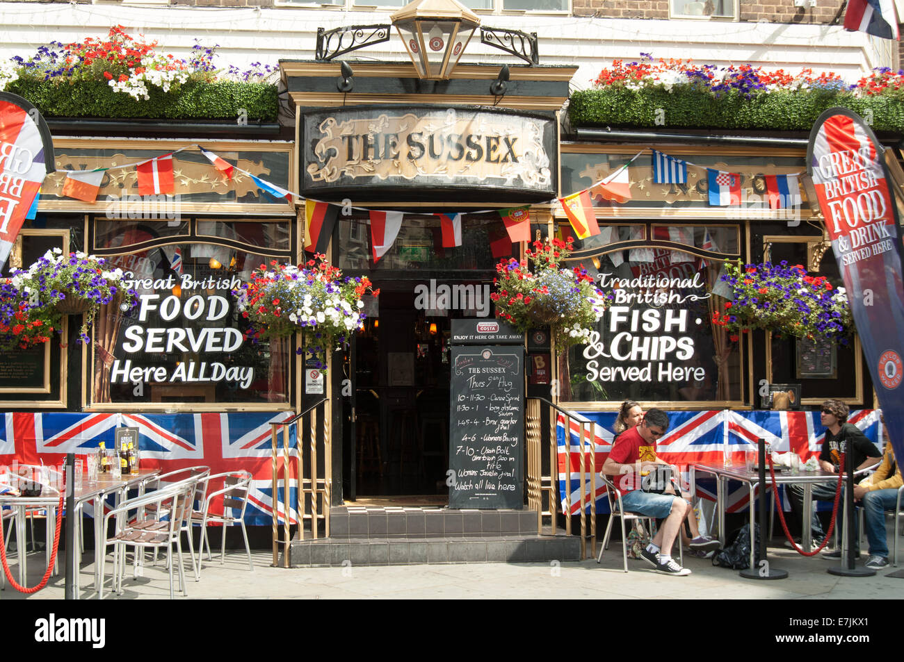 London Pub, Union Jack Foto Stock