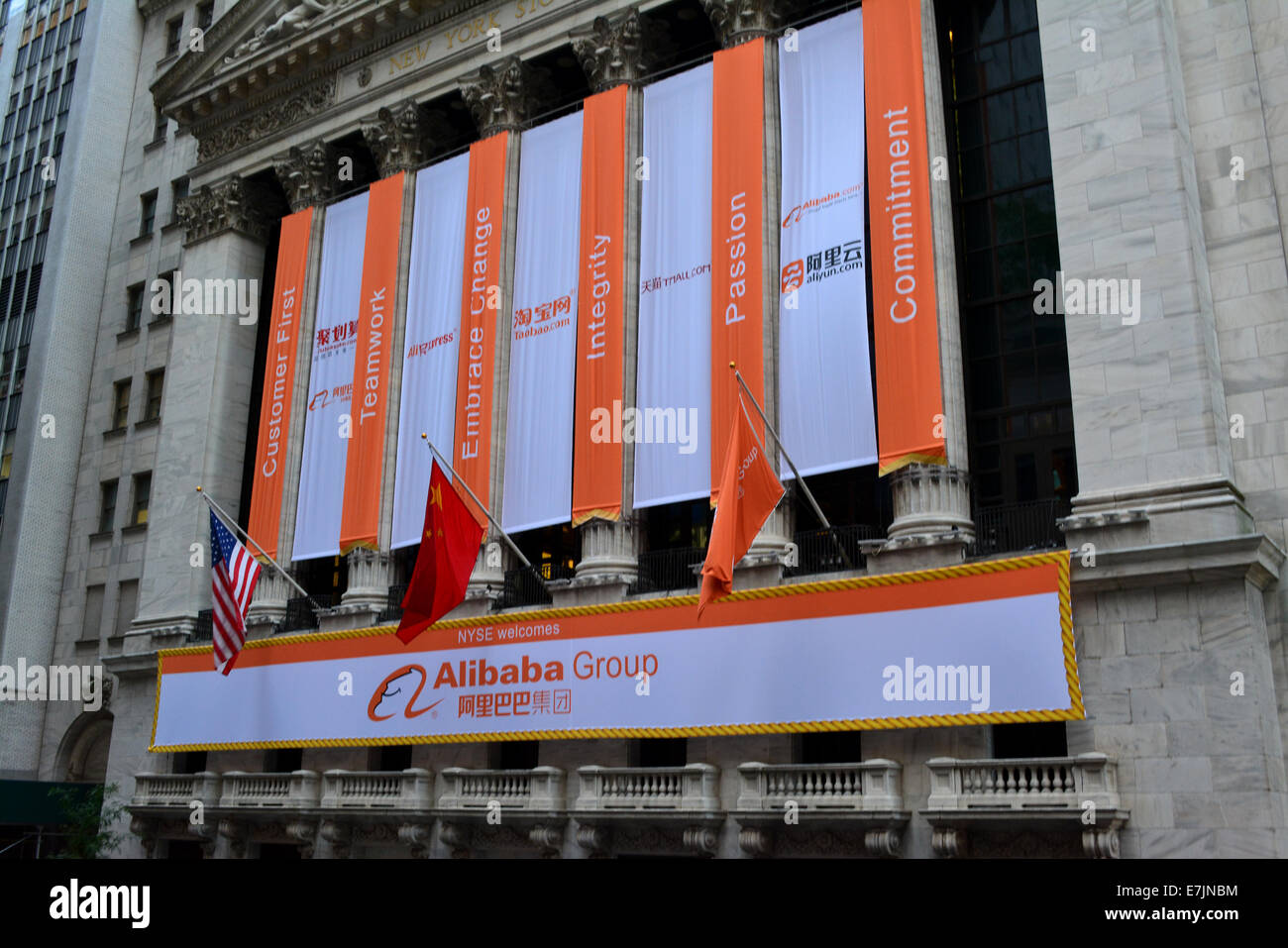New York, Stati Uniti d'America. 18 Settembre, 2014. Segno appeso al New York Stock Exchange per celebrare l'offerta pubblica iniziale dei cinesi e commerce azienda Alibaba Credit: © Christopher Penler/Alamy Live News Foto Stock