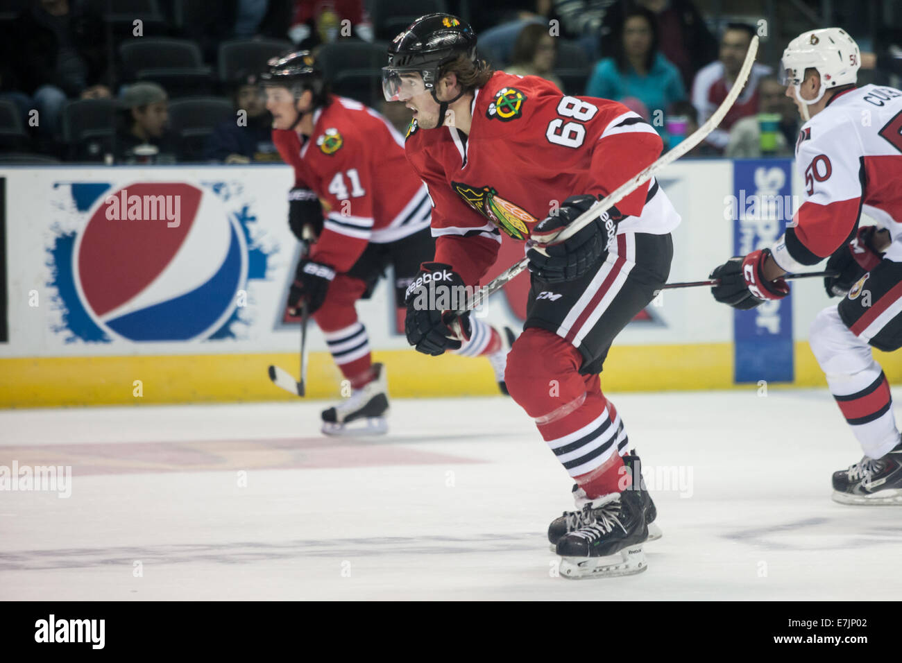 Settembre 15, 2014. Chadd Bauman (86) del Chicago Blackhawks segue il gioco durante un gioco tra il Chicago Blackhawks un Foto Stock