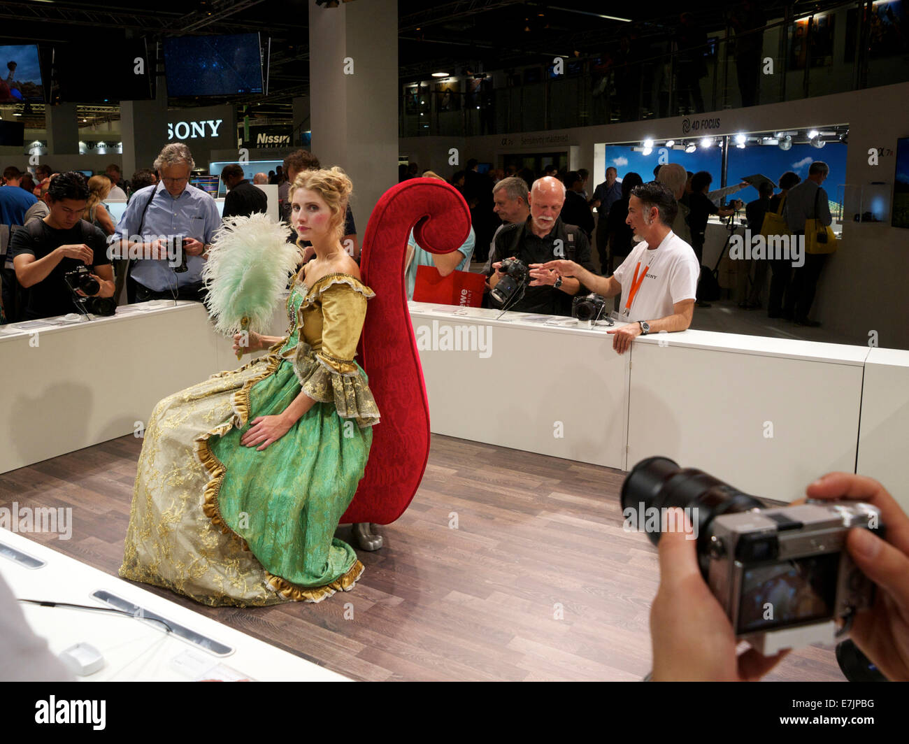 Sony Alpha Fotocamera mirrorless system stand Sony al Photokina 2014 a Colonia, Germania Foto Stock