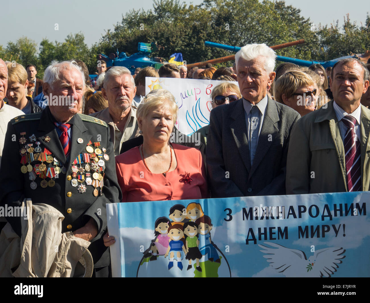 Kiev, Ucraina. 19 Settembre 2014.incontro dedicato alla Giornata Internazionale della Pace, svoltasi presso il Museo della Grande Guerra Patriottica. In marzo è stato frequentato da oltre un migliaio di persone: i veterani di guerra e i veterani della guerra in Afghanistan, studenti, alunni e sensibile ai temi del marzo Kiev. Credito: Igor Golovnov/Alamy Live News Foto Stock