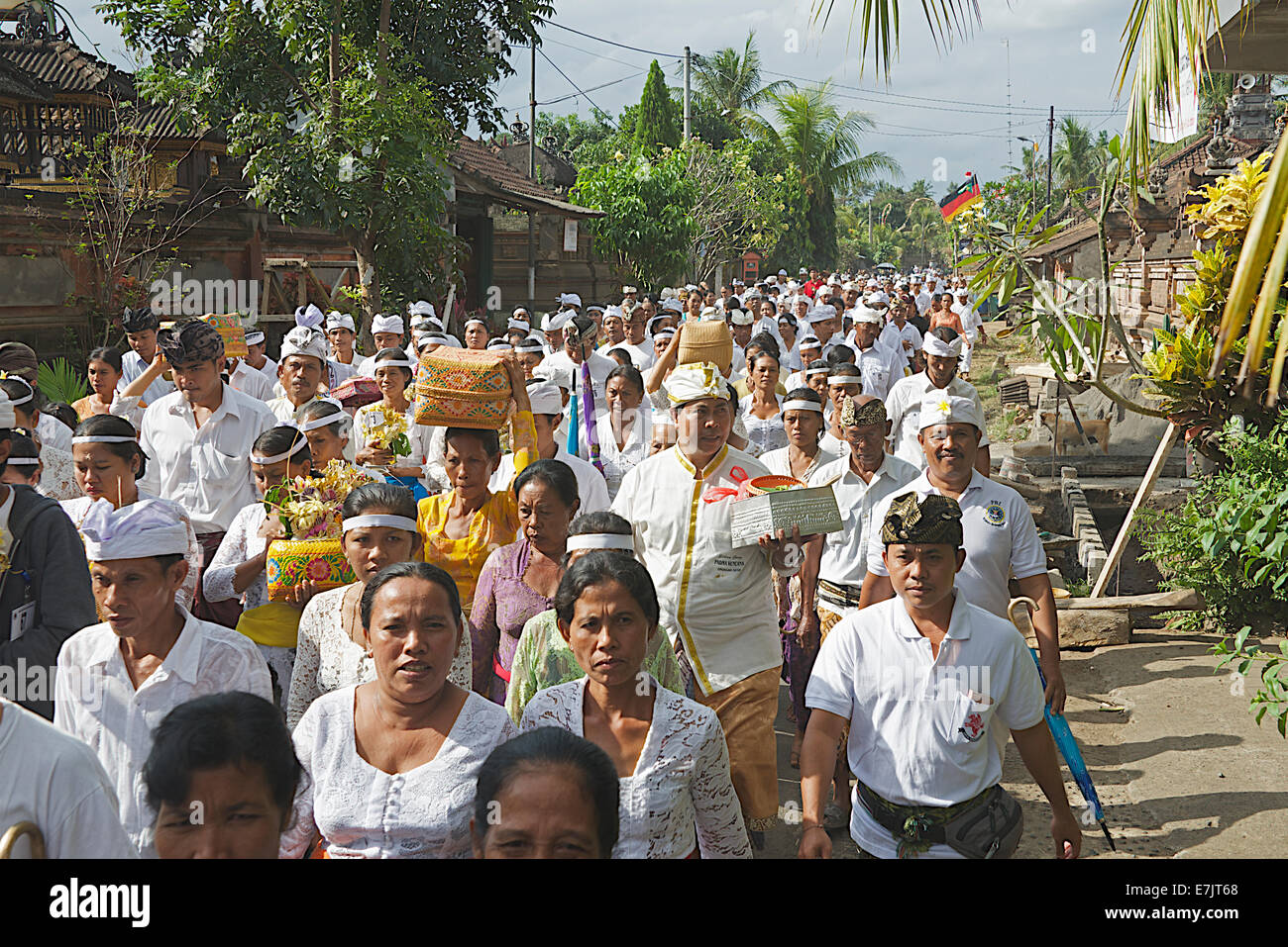 Processione religiosa Pejaten Bali Indonesia Foto Stock