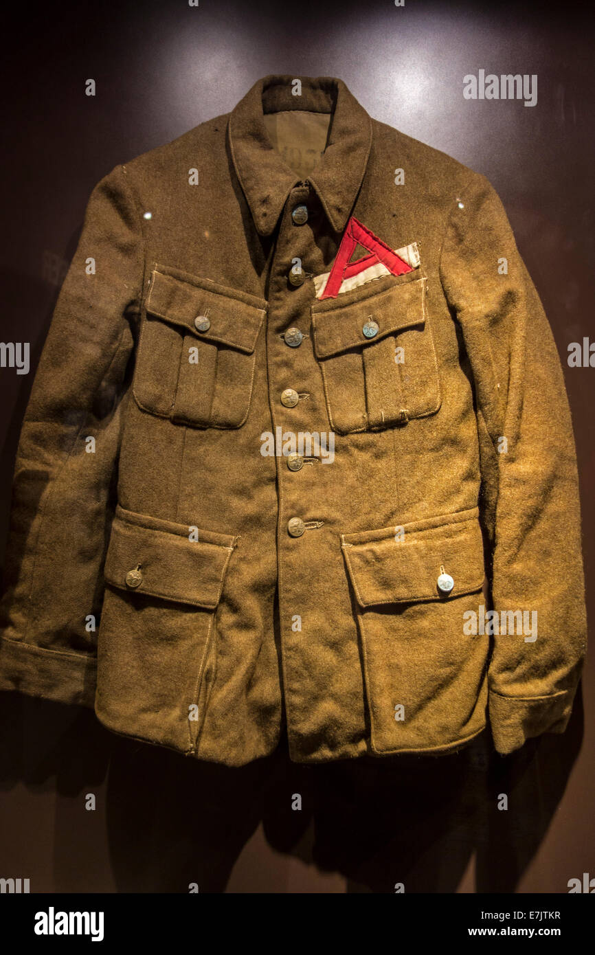 Belga con uniforme rosso per un emblema della seconda guerra mondiale due lager prigioniero, Belgio Foto Stock