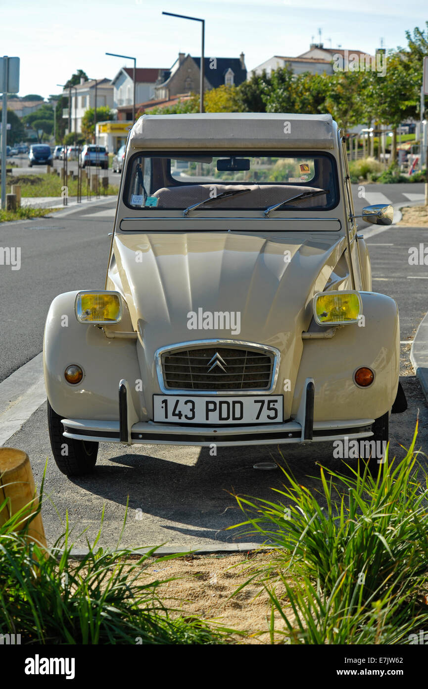 Citroen 2CV francese classic car Foto Stock