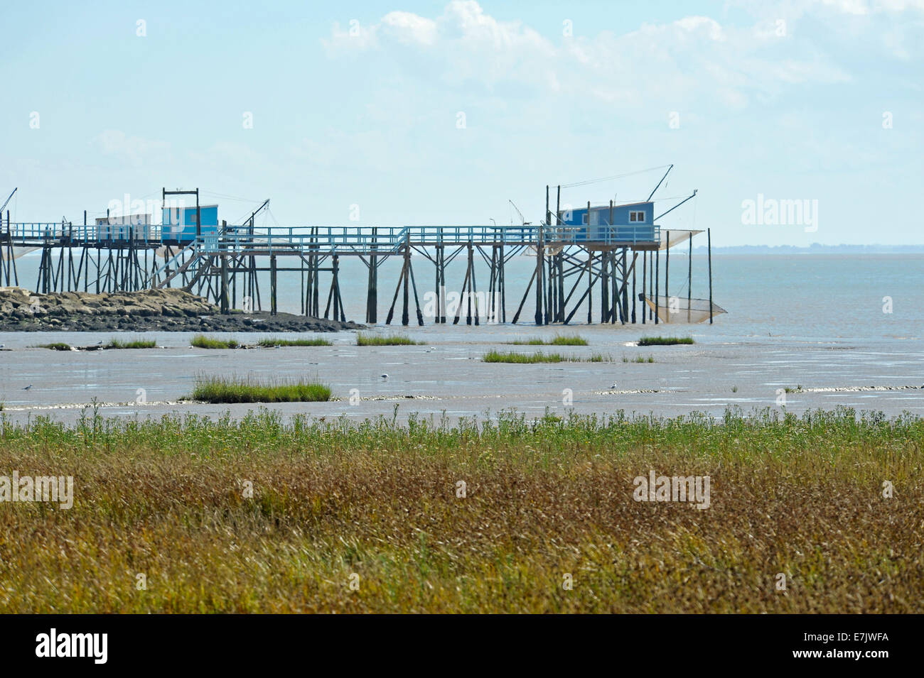 Shrimping baite (Carrelets) sull'estuario della Gironda a Talmont -sur Gironde,Charente Maritime,Poitou Charentes,Francia Foto Stock