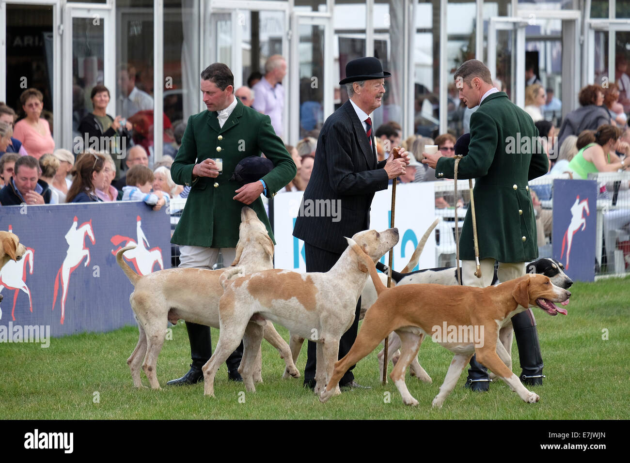 Il Duca di Marlborough hosting di un locale gruppo di caccia a Blenheim International Horse Trials 2014. Foto Stock