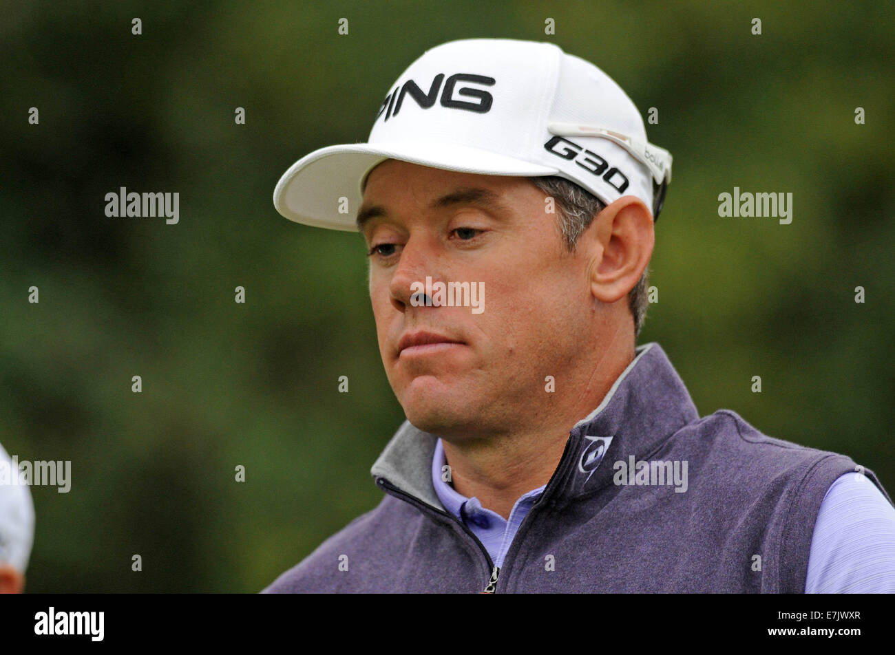 Gli ISP Handa Wales Open Golf giorno due : Lee Westwood passeggiate fuori del XIV foro tee al Celtic Manor corso di Newport Regno Unito questo pomeriggio. Credito: Phil Rees/Alamy Live News Foto Stock