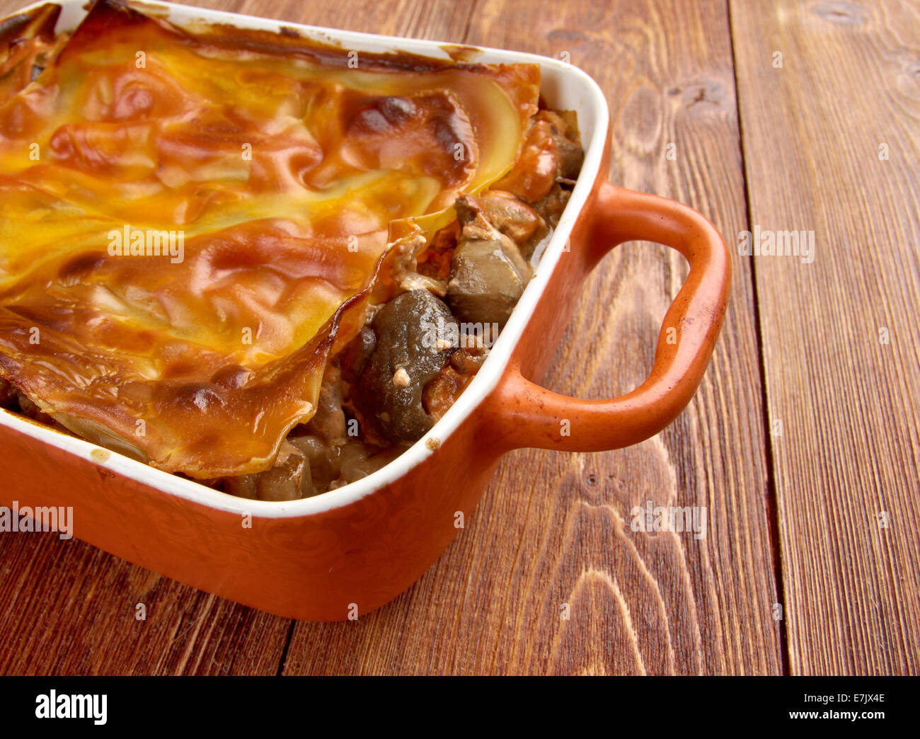 Lasagne con funghi e carni bovine.close up. farm-style Foto Stock