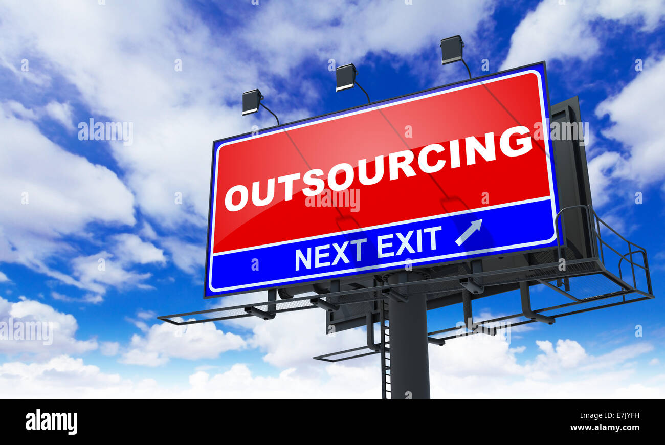 Outsourcing iscrizione sul tabellone rosso. Foto Stock