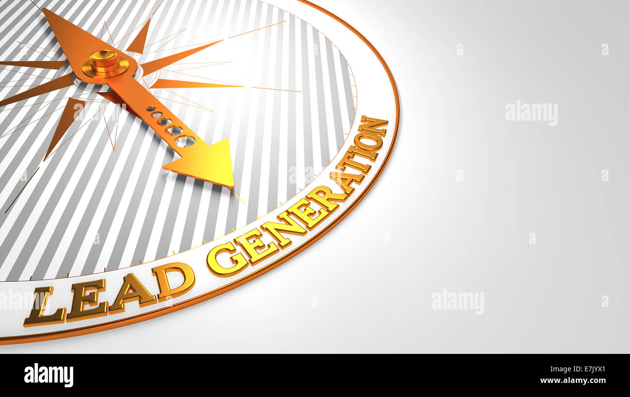 La generazione dei lead su bianco con bussola dorata. Foto Stock
