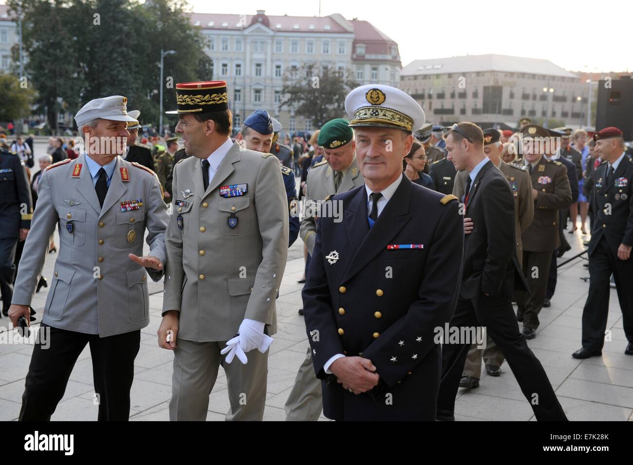 Vilnius. Xix Sep, 2014. Capi di stato maggiore della difesa della NATO di paesi membri assistere alla cerimonia di benvenuto a Vilnius, Lituania, sul Sett19, 2014. La Lituania ha tenuto una cerimonia di benvenuto per i partecipanti dei militari della NATO Conferenza del Comitato qui il venerdì. Credito: Alfredas Pliadis/Xinhua/Alamy Live News Foto Stock