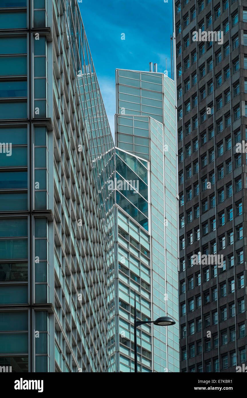 Un canyon di vetro e cemento vicino alla stazione Victoria di Londra Foto Stock